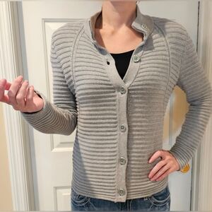 Jones New York Gray Ribbed Sweater in Size M.